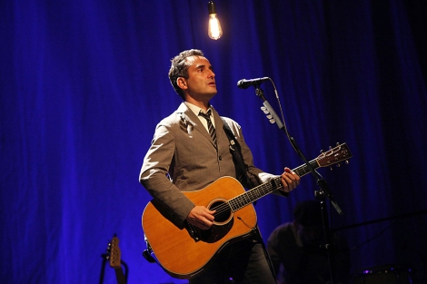 Jorge Drexler, en un momento del concierto en el auditorio de la Cartuja. | E,. Lobato