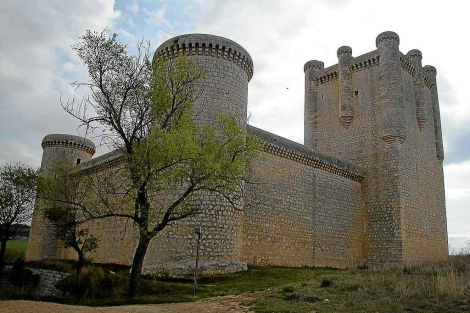 Exterior del castillo de Torrelobatn. | I.M.
