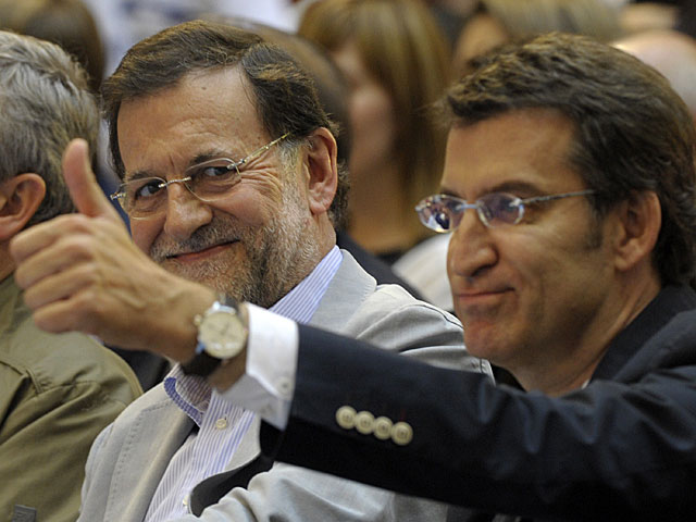 Rajoy y Nez Feijo durante el mitin en Pontevedra. | Miguel Riopa / AFP