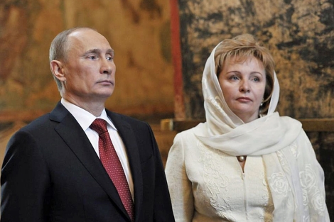 Vladimir Putin, con su esposa Lyudmila, en el mes de mayo.| Reuters