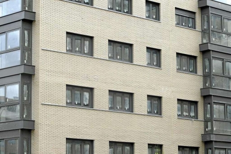 Bloque de viviendas nuevas en Madrid con varios pisos en venta. | Julián Jaén