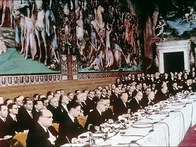 Firmantes del tratado fundacional de la Unión Europea, en Roma en 1957. | Afp