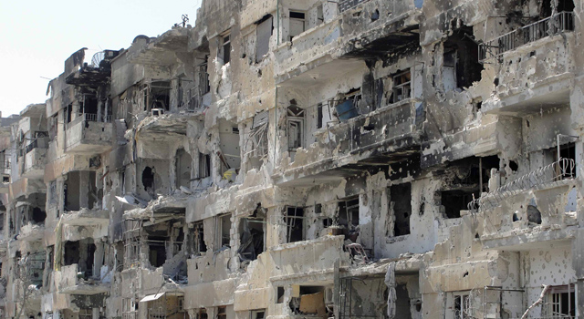 Edificios bombardeados cerca de Homs.   VEA MS IMGENES   | Reuters