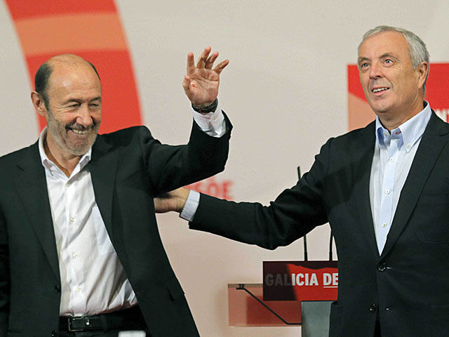 Rubalcaba y Pachi Vázquez cierran la campaña en Pontevedra. | Lavandeira jr. / Efe
