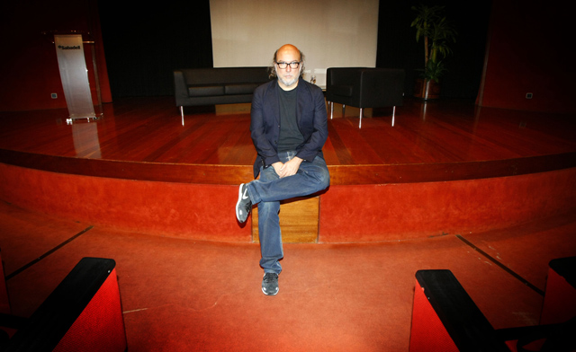 Toni Segarra, durante la entrevista, en el Auditorio Sabadell Cam de Alicante. | Manuel Lorenzo