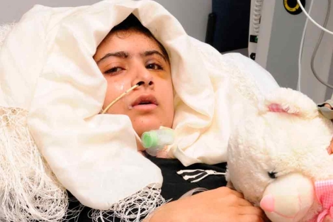 La joven Malala, en el hospital Queen Elizabeth de Birmingham. | Reuters