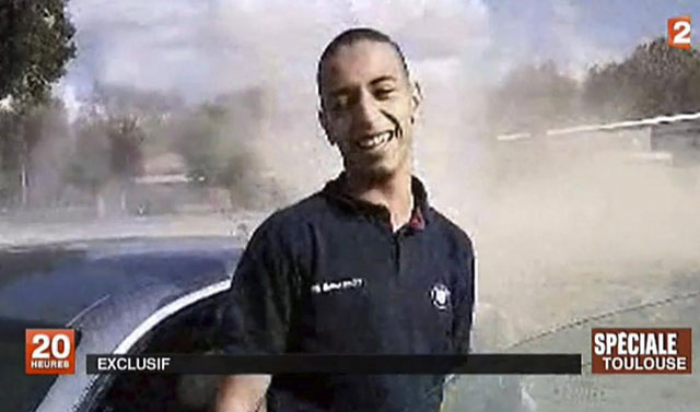 Mohamed Merah, el radical conocido como el 'asesino de la moto', en unas imgenes difundidas por la televisin France 2. | Efe