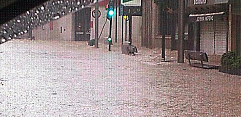 Calles inundadas en Linares. | M. Cuevas