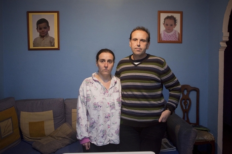 Lourdes Castro y Jos Manuel Mengbar posan en el comedor de su casa. | Madero Cubero