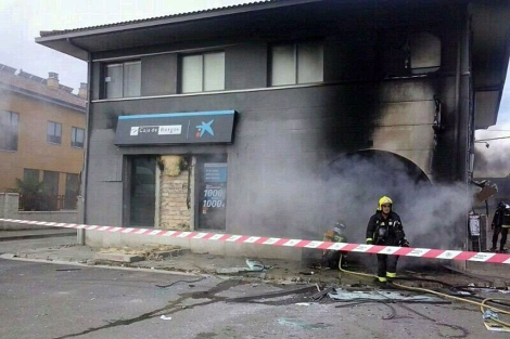 As qued la oficina de Caja de Burgos tras el incendio. | Ical