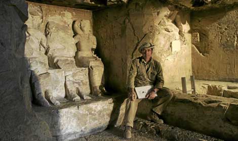 El arquelogo Jos Manuel Galn en la tumba de Djehuty. | Jos Latova Fernndez-Luna