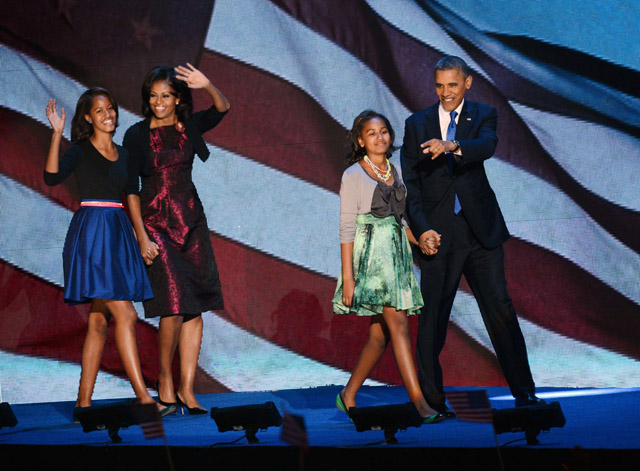 Barack Obama y su familia tras la victoria. | Afp