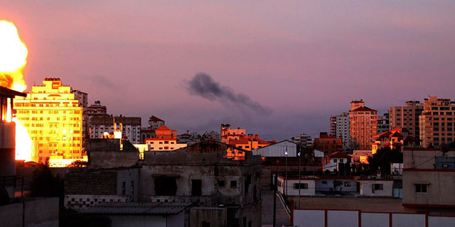Un explosión en el centro de Gaza el pasado viernes. | Efe