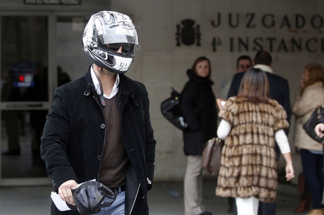 Carlos Manzanares, propietario de Kontrol 34, oculta su rostro bajo un casco. | J. Barbancho