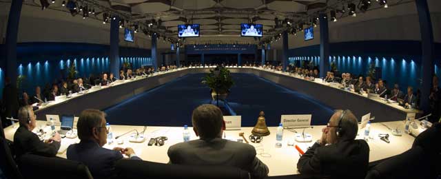 Jean-Jacques Dordain y los representantes de los países de la ESA durante el consejo de Nápoles.| ESA
