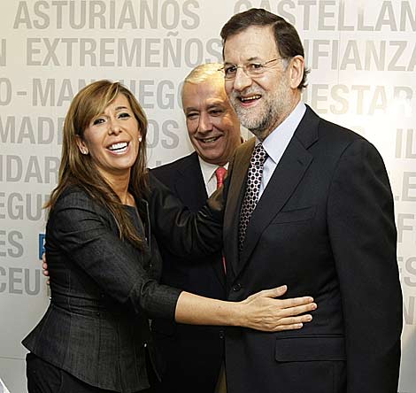 Alicia Sánchez-Camacho junto a Mariano Rajoy y Javier Arenas. | El Mundo