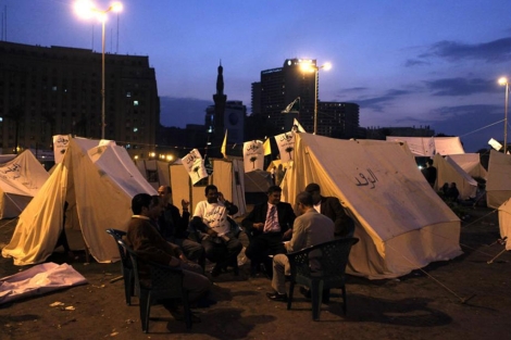 Manifestantes, en sus tiendas en la Plaza Tahrir.| Reuters