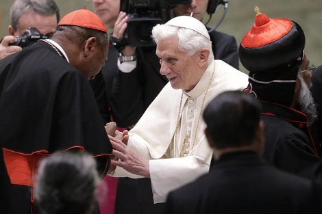 El Papa Benedicto XVI, durante una audiencia en El Vaticano. | Reuters
