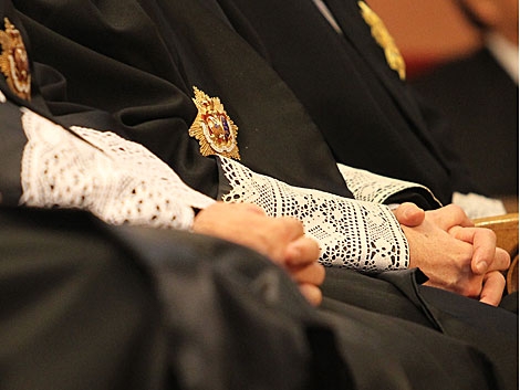 Jueces, con sus togas, durante un acto judicial en una fotografa de archivo. | Domnec Umbert