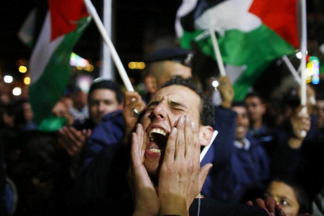 Alegra entre los palestinos concentrados en Ramallah. | Reuters