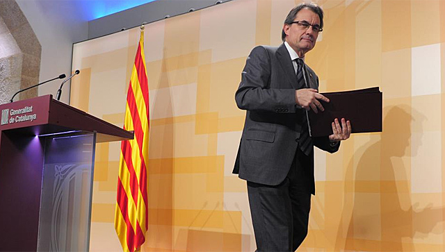 Artur Mas tras su rueda de prensa. | Foto: Afp