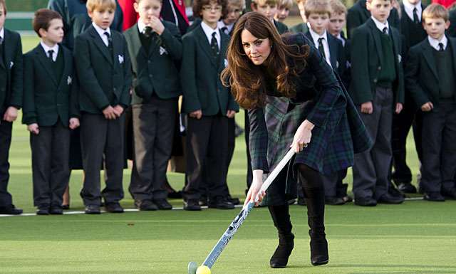 La duquesa, durante su visita al colegio St. Andrew. | AFP