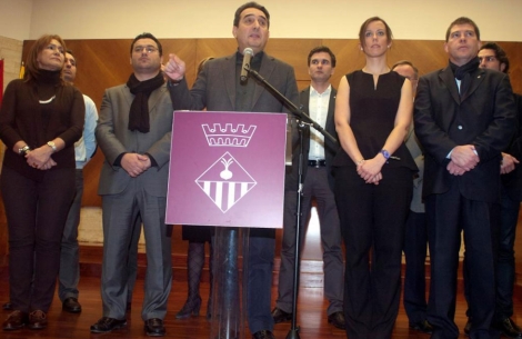 Bustos anuncia su renuncia acompaado por su equipo de gobierno. | scar Espinosa