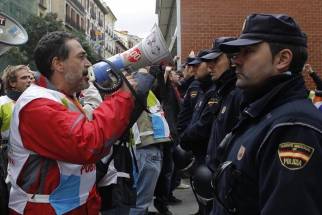 Trabajadores de Telemadrid se manifiestan en el centro de Madrid. | Antonio Heredia
