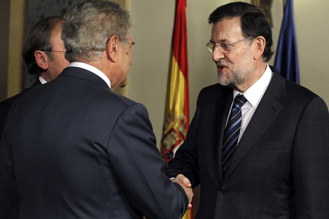 Mariano Rajoy, saluda a Jess Posada. | Efe / J.J. Guilln MS FOTOS