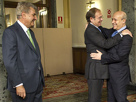 Wert, recibido con un abrazo por el presidente del Senado y del Congreso. | Alberto Di Lolli