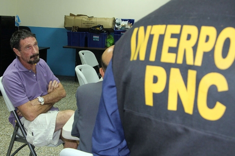 John McAfee, en una imagen facilitada por la polica guatemalteca tras ser detenido. | Afp