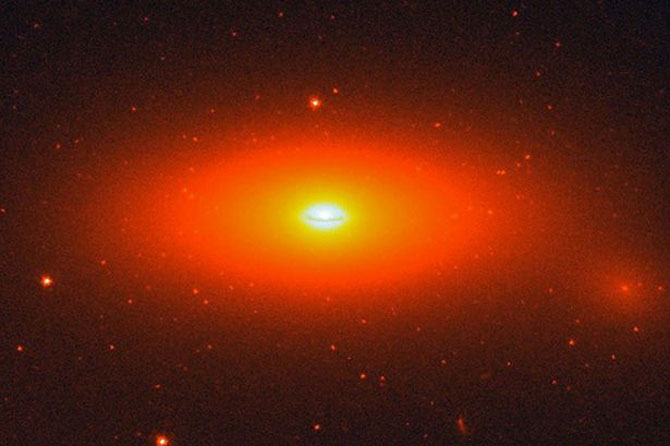 La galaxia NGC1277| NASA, ESA, Fabian y van den Boch