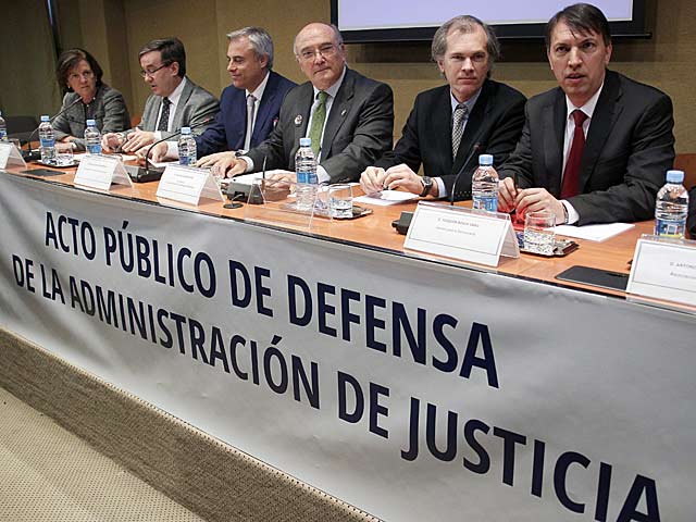 'Acto Pblico en Defensa de la Administracion de Justicia' celebrado en la sede de la Abogaca en Madrid. | Paco Campos / Efe