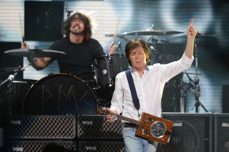 Paul McCartney y Dave Grohl, anoche en el Madison. | AFP.