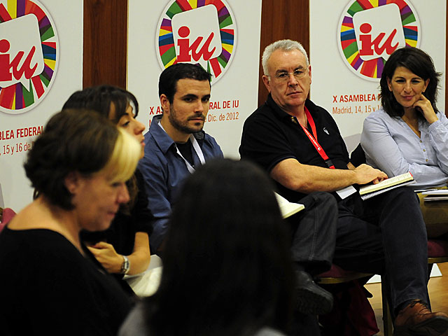 Cayo Lara y Alberto Garzn, reunidos con representantes de movimientos sociales. | Bernardo Daz
