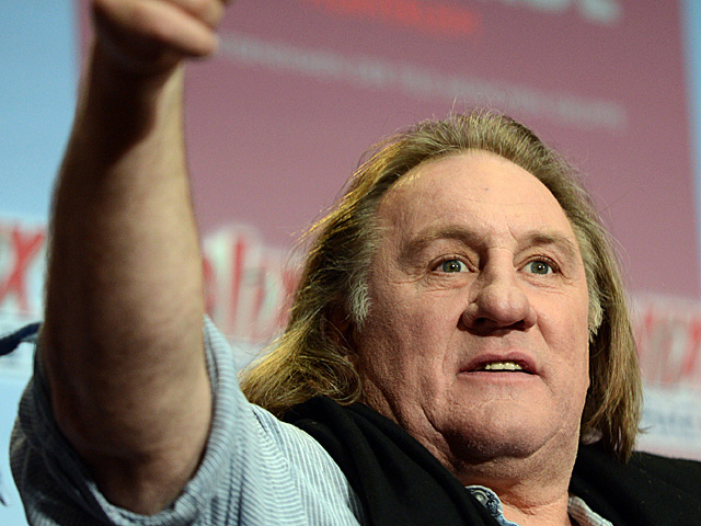 Gerard Depardieu gesticula durante la presentacin de su nueva pelcula sobre Asterix. | Afp