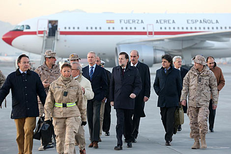 Rajoy y su equipo a la llegada a Afganistn. | Diego Crespo.