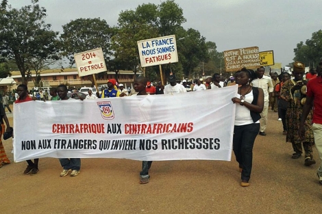 Protesta frente a la embajada francesa en Bangui.| Reuters