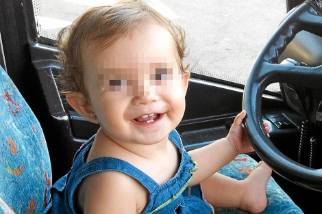 Foto familiar de la nia de 16 meses que ha sido asesinada.