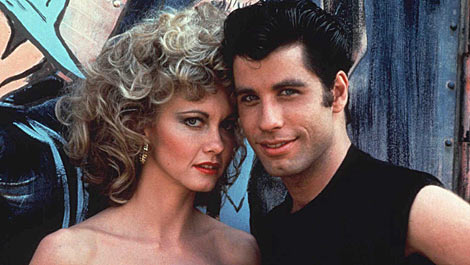 John Travolta, con su mtico tup, con Olivia Newton-John en 'Grease'.