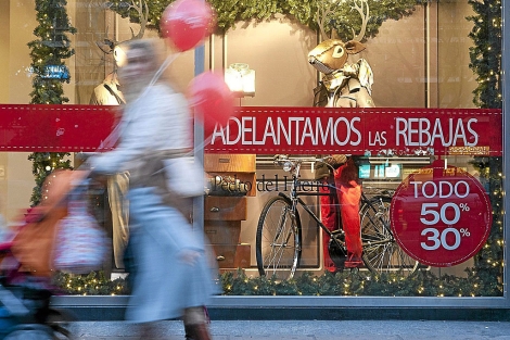 Anuncio de rebajas en un comercio del centro de Sevilla. | Conchitina