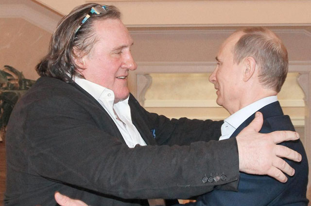 El actor francés y el presidente ruso, ayer en Sochi. | Efe