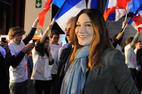 Carla Bruni en un mitn de la candidatura de UMP a las eclecciones Presidenciales. | E.M.
