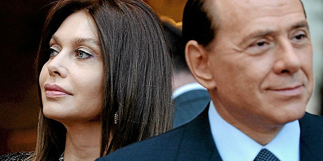 Berlusconi y su entonces esposa, en 2004. | EM