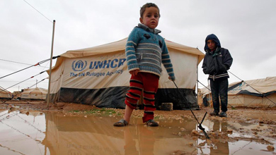 Nios en los charcos del campo de refugiados de Zaatari (Siria). | Reuters