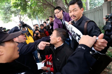 Protestas frente al grupo meditico en Nanfang. | Afp