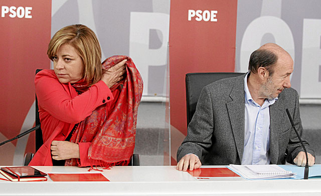 Elena Valenciano y Alfredo Prez Rubalcaba, el pasado martes en la Ejecutiva Federal del PSOE. | Jos Aym