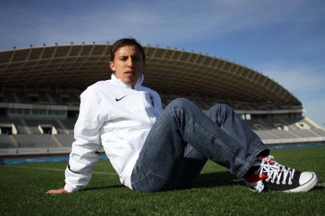 Diego Buonanotte posa en el estadio de atletismo Ciudad de Mlaga. | Carlos Daz