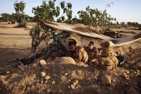 Soldados franceses toman posiciones en Markala. | Reuters