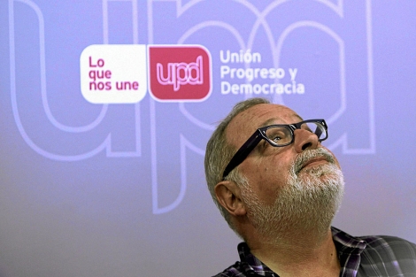 El filsofo fundador de UPyD, Fernado Savater, durante una rueda de prensa. | E.M.